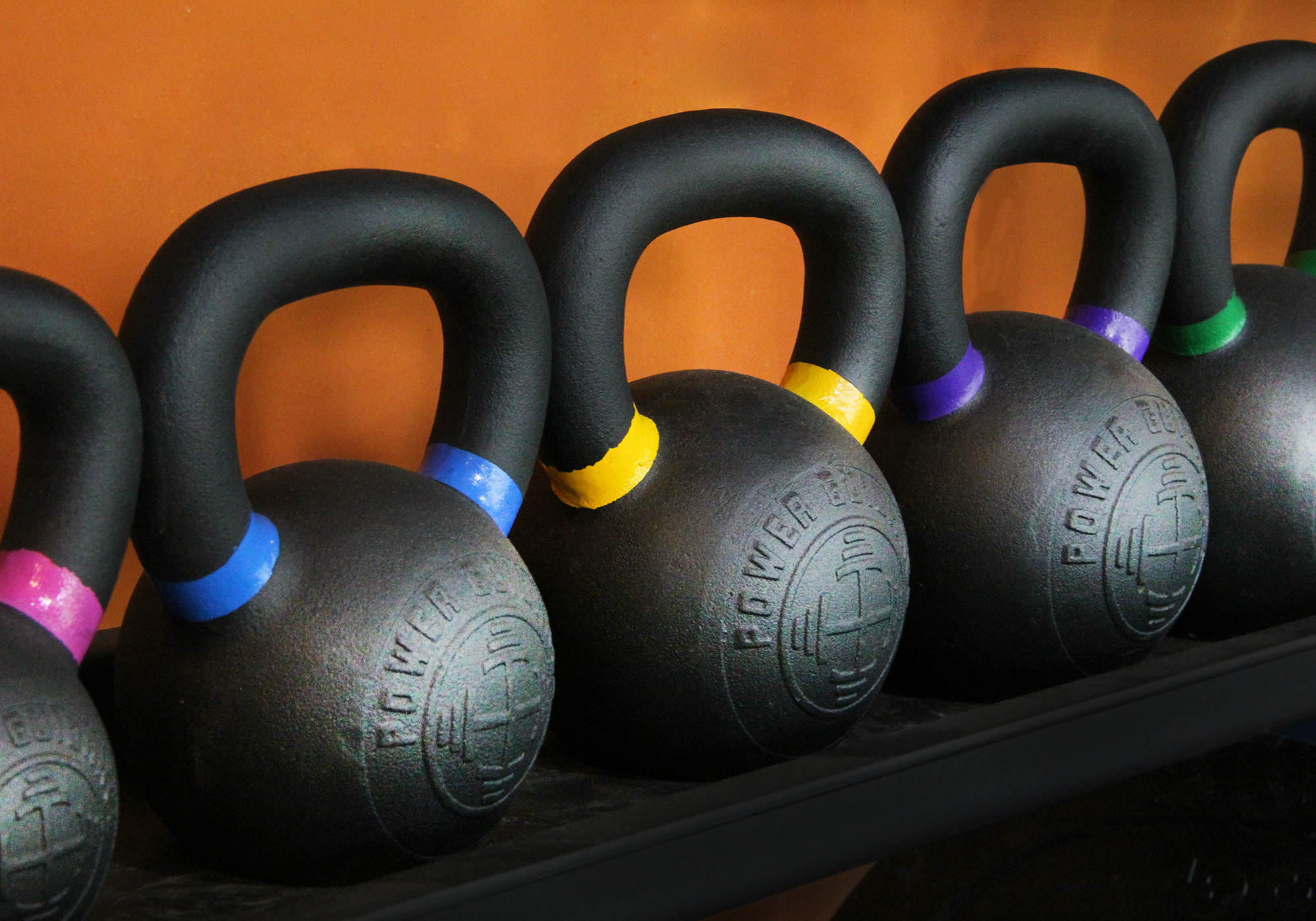 KettlebellPremium Material Começamos com o minério de ferro de primeira linha da mais alta qualidade disponível, não sucata.