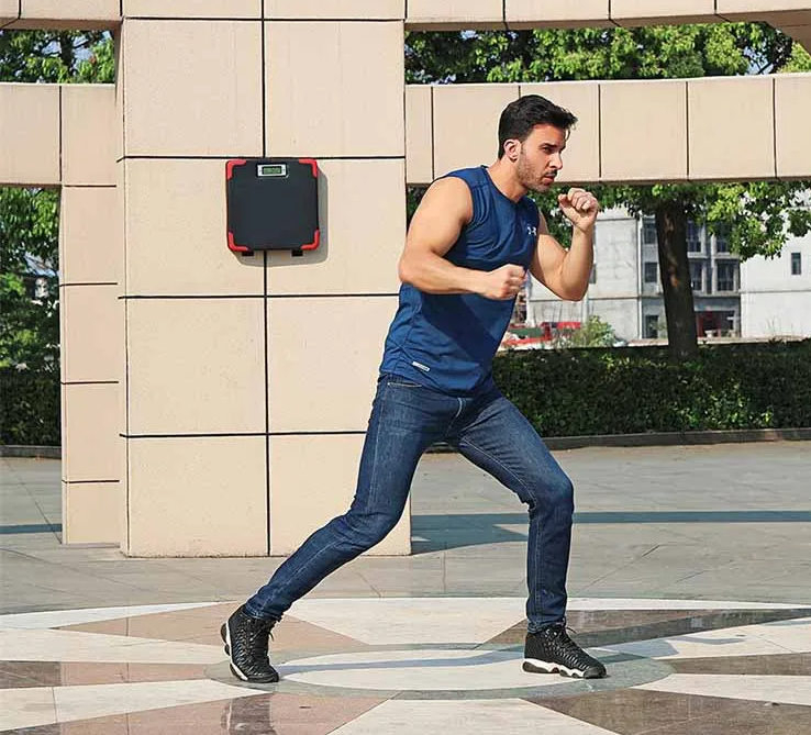 Altura ajustável, uma vez que é fixado usando tiras adesivas, você pode ajustar sua altura fixa à vontade, tornando-o um testador de força de boxe que adultos e crianças podem usar.